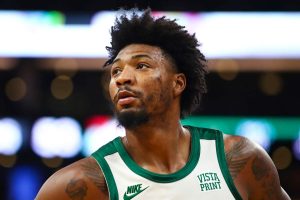 Read more about the article Marcus Smart is back in the locker room with an obvious leg injury