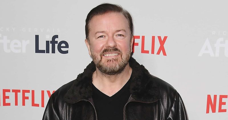 You are currently viewing Ricky Gervais faces anger over new anti-trans pranks in latest Netflix stand-up comedy