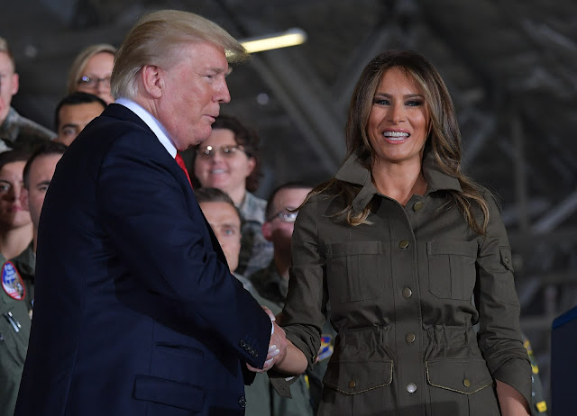 You are currently viewing This Is Why Melania Rarely Smiles In The Presence Of Donald Trump