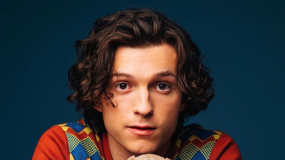 You are currently viewing Tom Holland unveils ’70s-inspired haircut for his new drama The Crowded Room