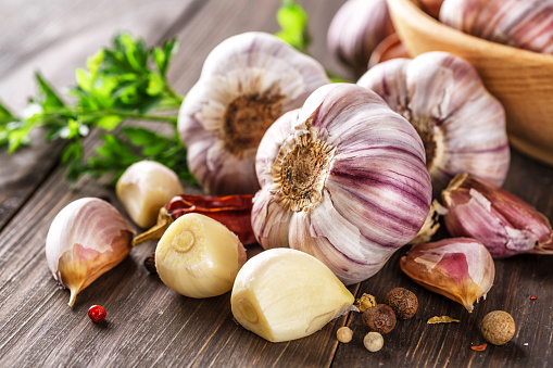 सुबह खाली पेट कच्चा लहसुन खाने के 10 फायदे(10 benefits of eating raw garlic on an empty stomach in the morning)