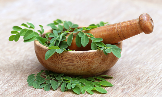 सहजन की पत्ती, फली और फूल खाने के 15 फायदे(15 benefits of eating drumstick leaves, pods and flowers)