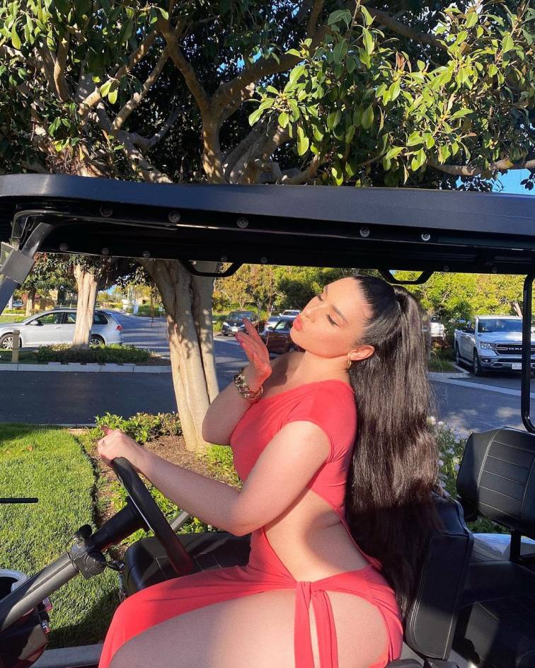 Viktoria Kay Net Worth / Income